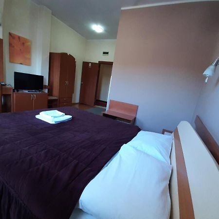 Sin-Kom Hotel Garni Pirot Luaran gambar