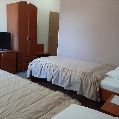 Sin-Kom Hotel Garni Pirot Luaran gambar