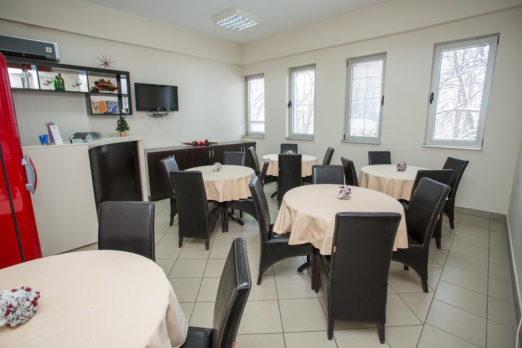 Sin-Kom Hotel Garni Pirot Luaran gambar