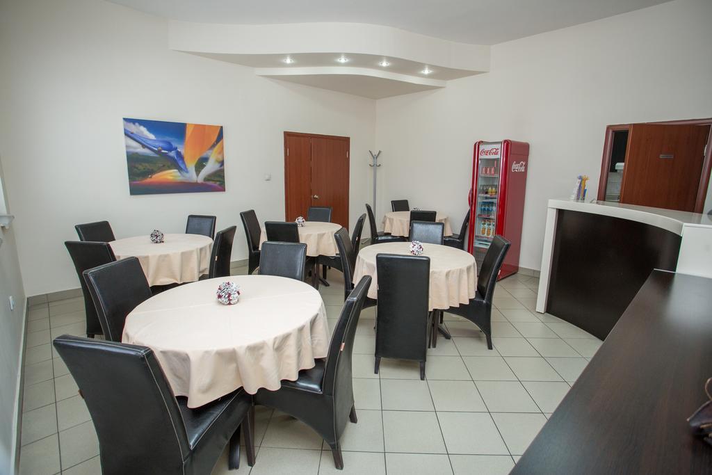 Sin-Kom Hotel Garni Pirot Luaran gambar