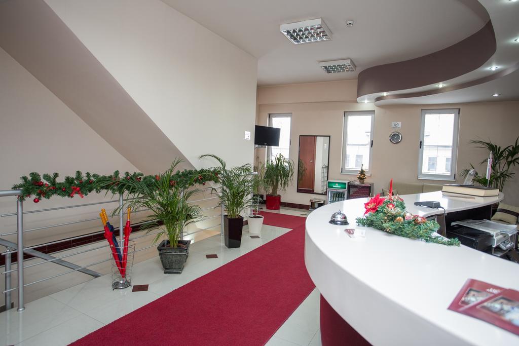 Sin-Kom Hotel Garni Pirot Luaran gambar