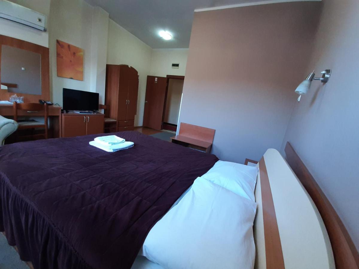 Sin-Kom Hotel Garni Pirot Luaran gambar