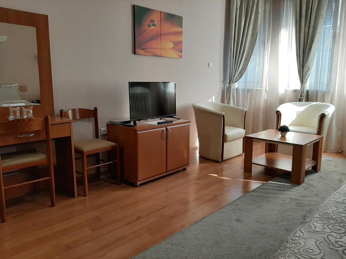 Sin-Kom Hotel Garni Pirot Luaran gambar