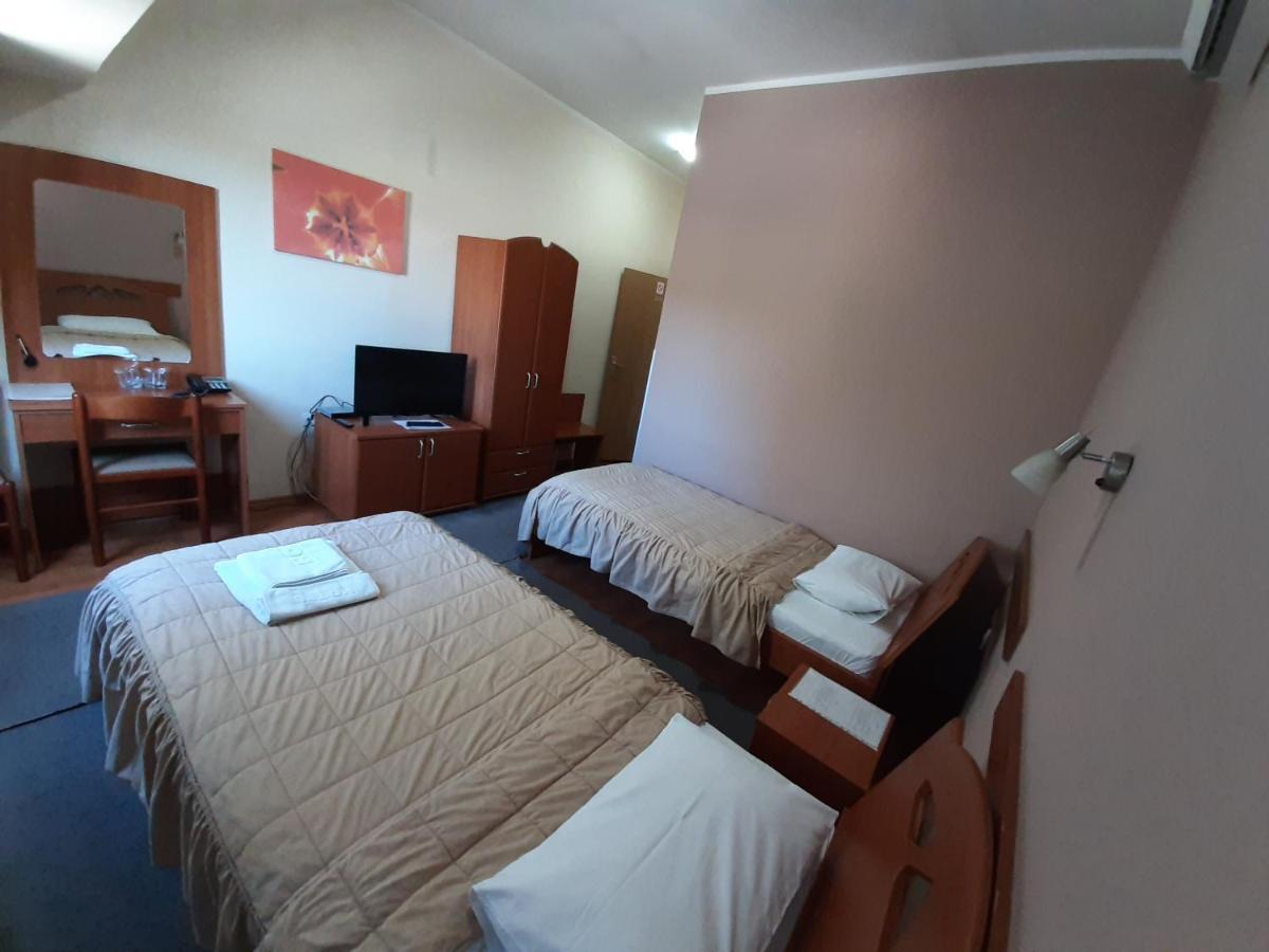 Sin-Kom Hotel Garni Pirot Luaran gambar