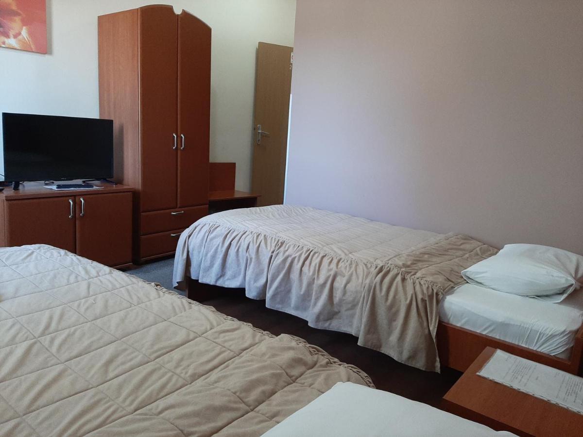 Sin-Kom Hotel Garni Pirot Luaran gambar